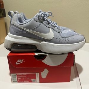 Nike Air Max Verona Ghost White Metallic Silver Women’s size 7.5